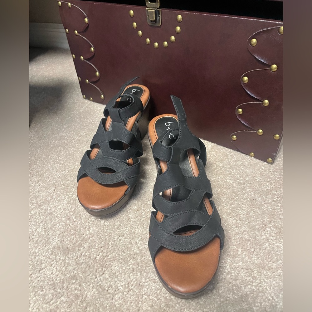 Ladies Size 9 sandals